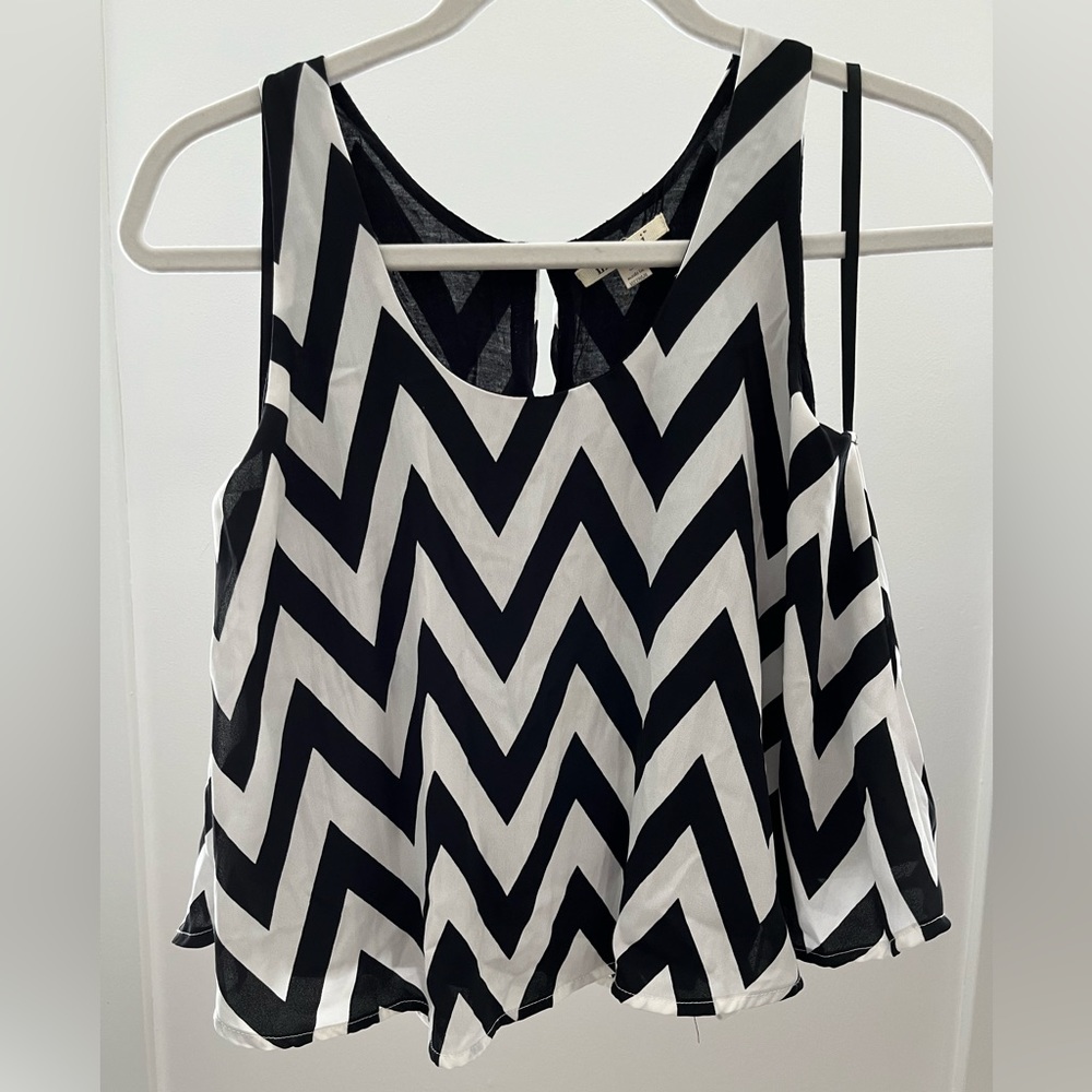 Flowy Black and White Chevron Striped Tank Top